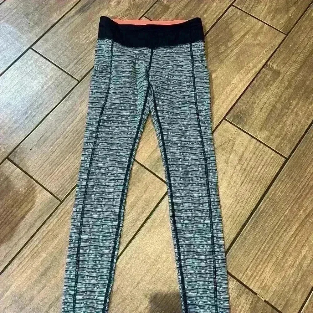 Lululemon Speed Tight II Textured Wave Black Silver size 6 - Picture 6 of 6